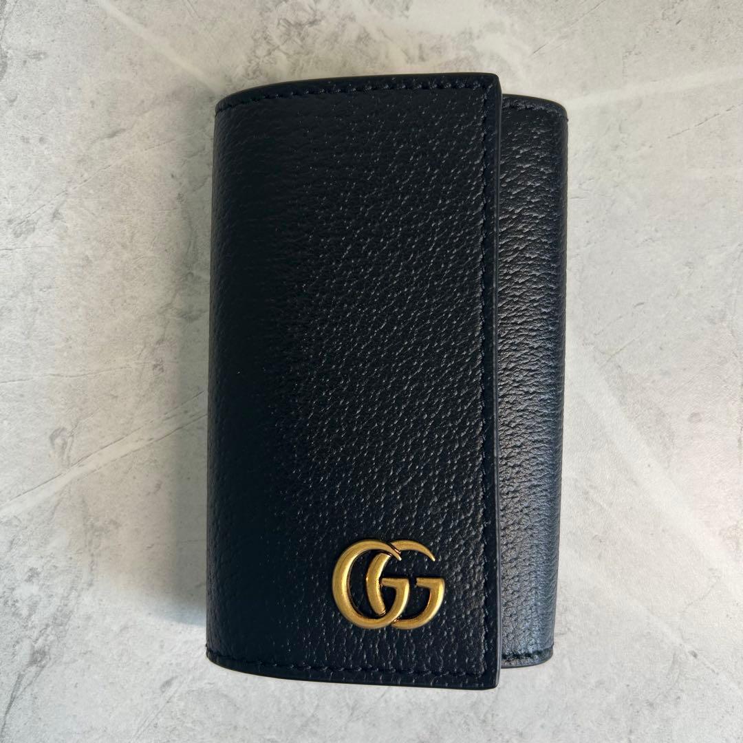 【新品同様】 グッチ GUCCI GGマーモント 6連キーケース ブラック