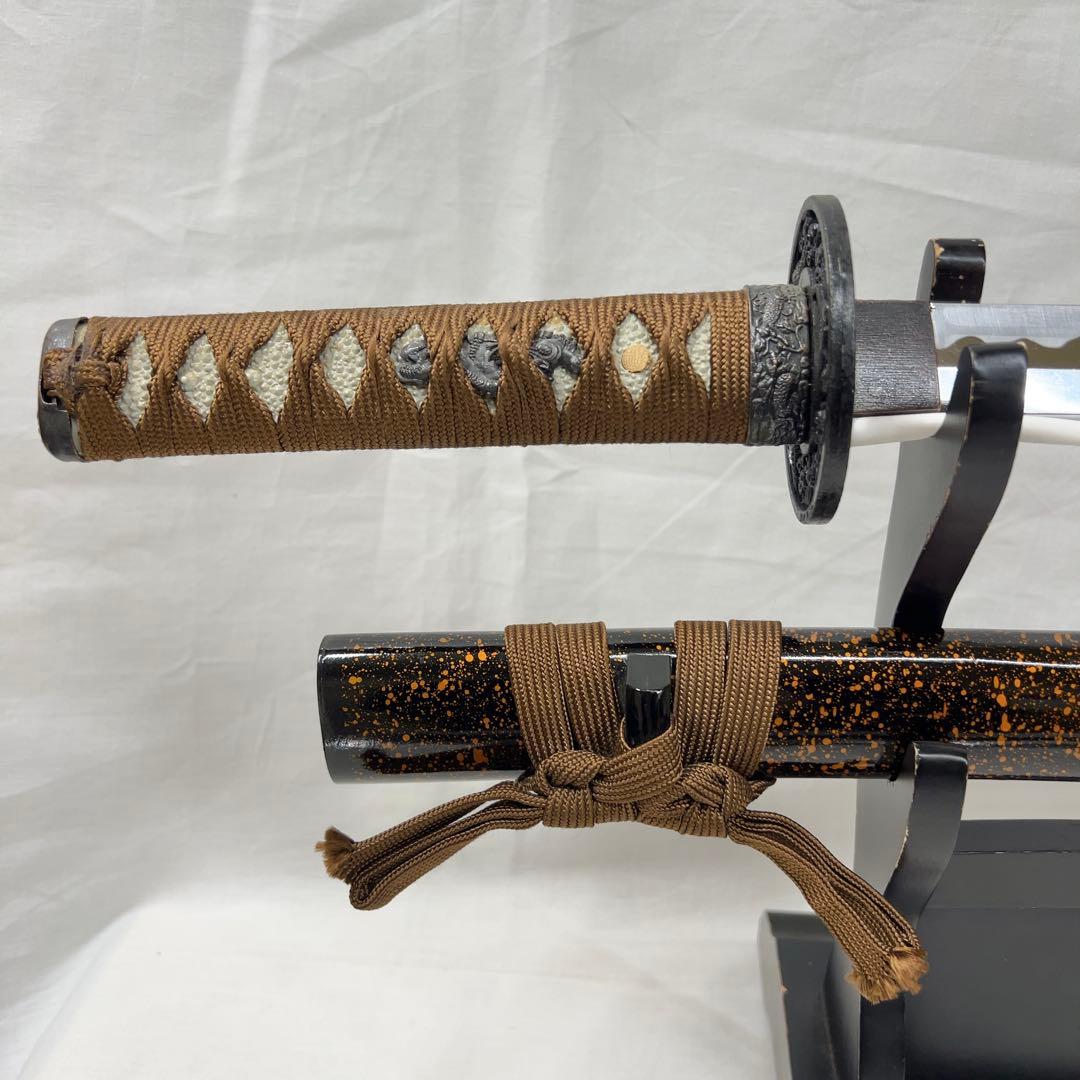 模造刀 二本差し 太刀 脇差 龍鍔 透かし 梨地塗 鞘 互の目 刃紋 高級