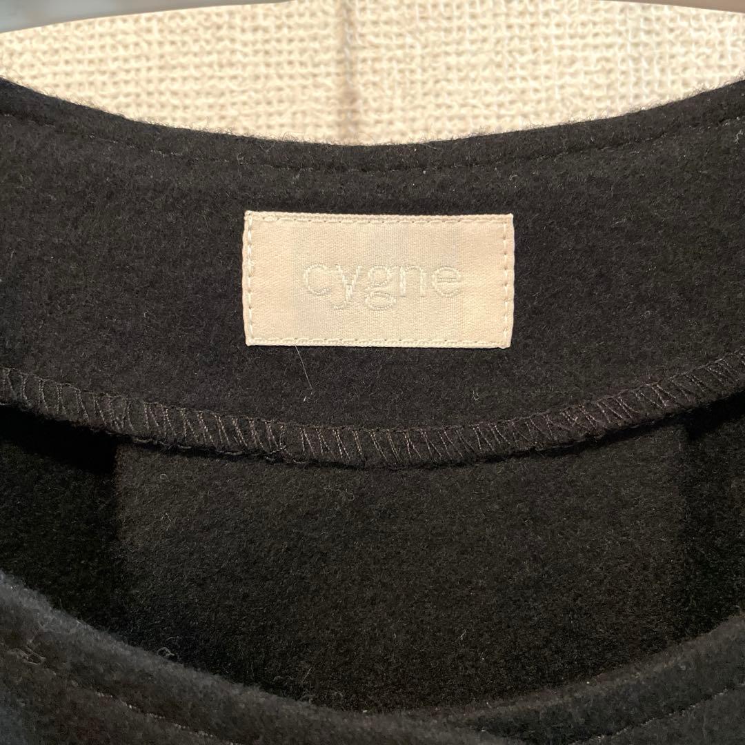 シーニュ cygne スカラップケープ　Sophie ブラック