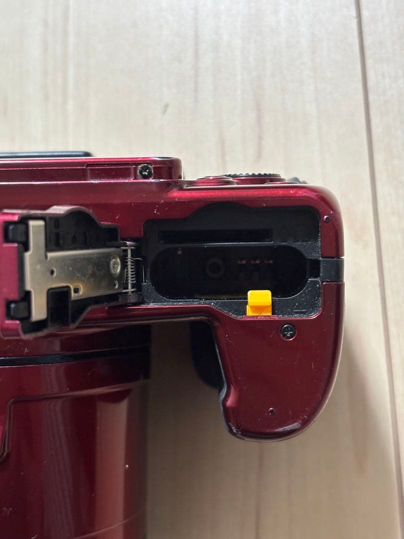 Nikon COOLPIXデジタル一眼レフカメラ レッド