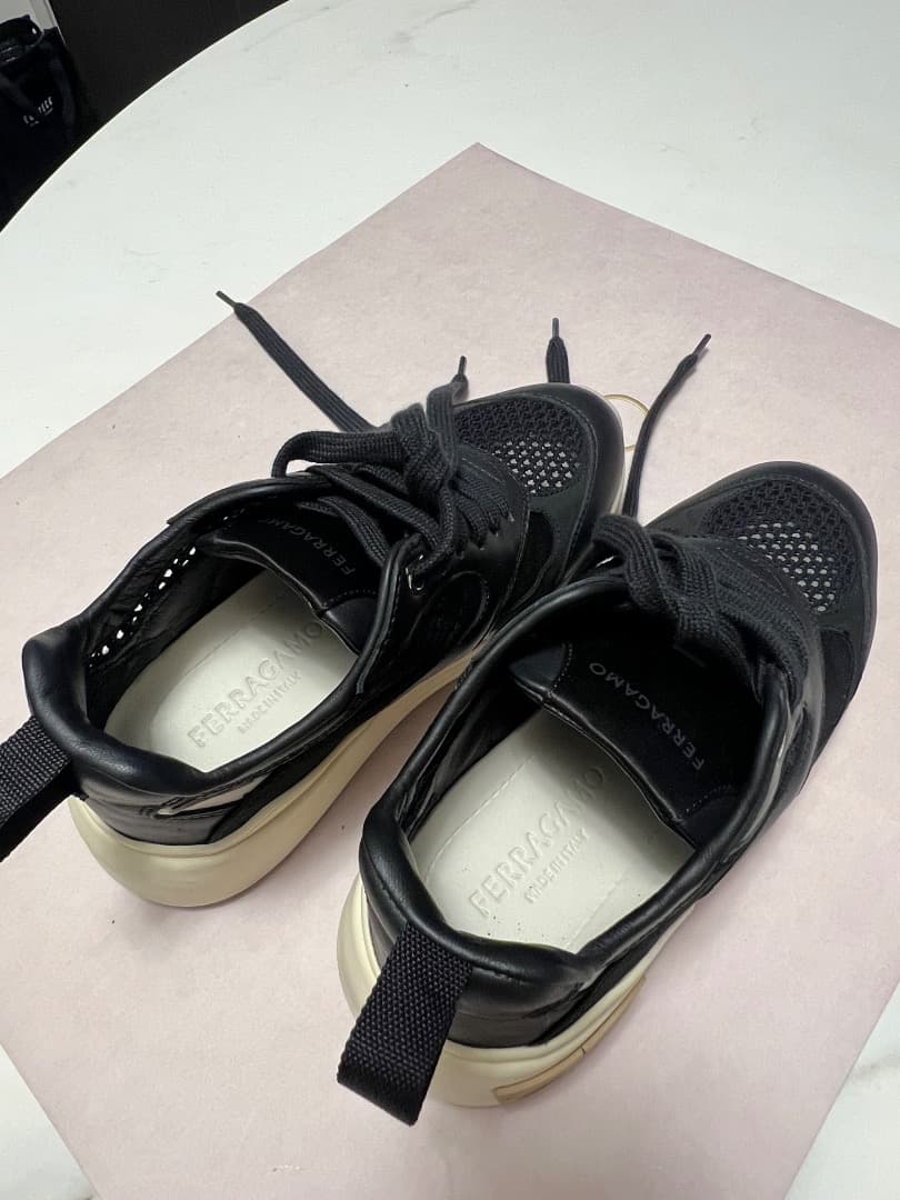 Ferragamo スニーカー 黒/ベージュ