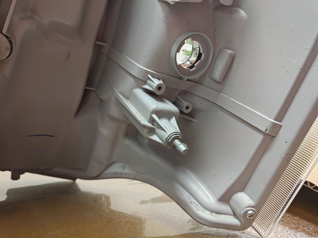 ハイエース純正LEDヘッドライト右側ジャンク Koito26-137 - メルカリ