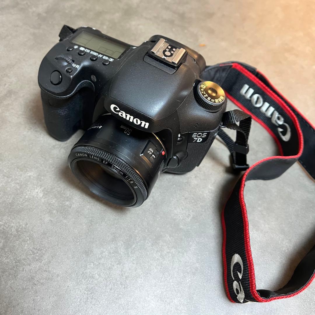 Canon EOS 7D 付属品完備 レンズ フラッシュカード２枚付き 美品