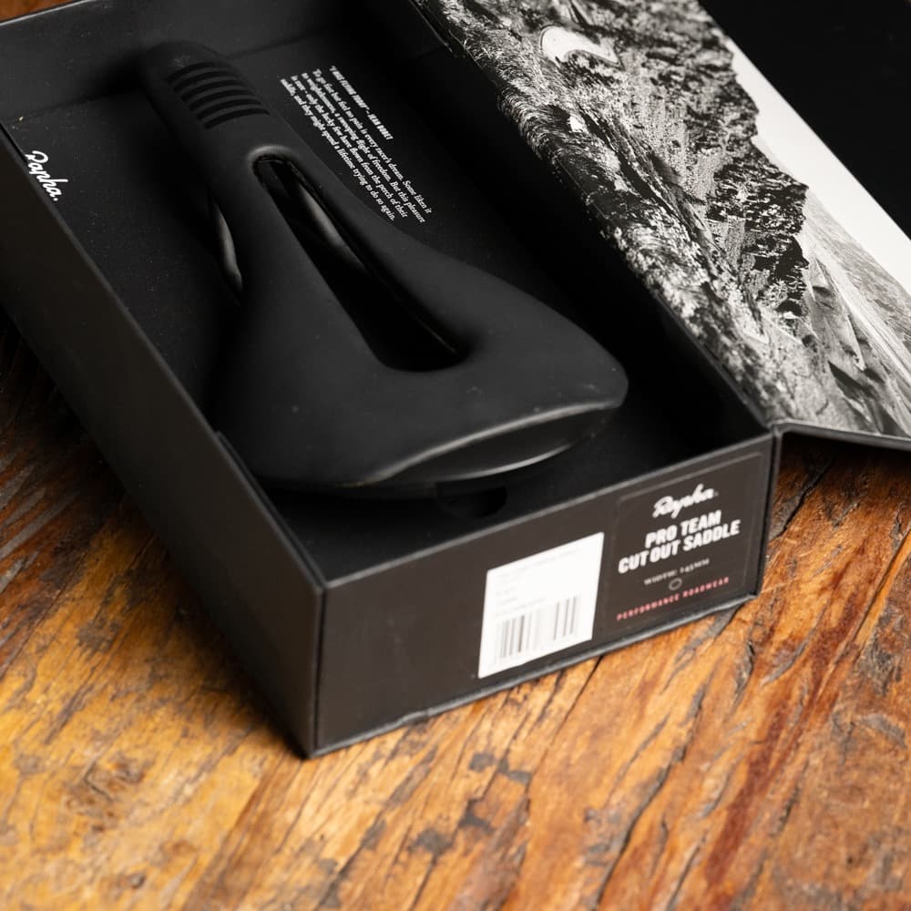 美品 Rapha PRO TEAM CUT OUT SADDLE カーボンサドル