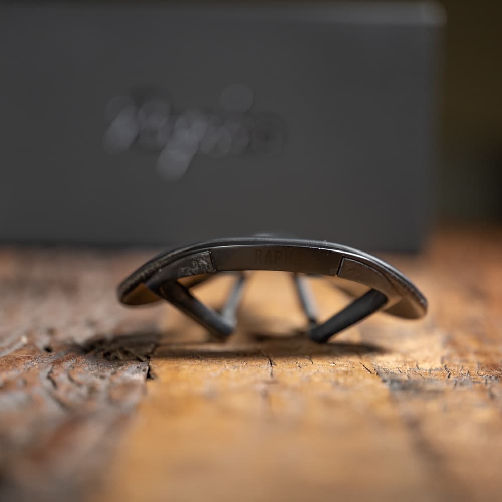 美品 Rapha PRO TEAM CUT OUT SADDLE カーボンサドル