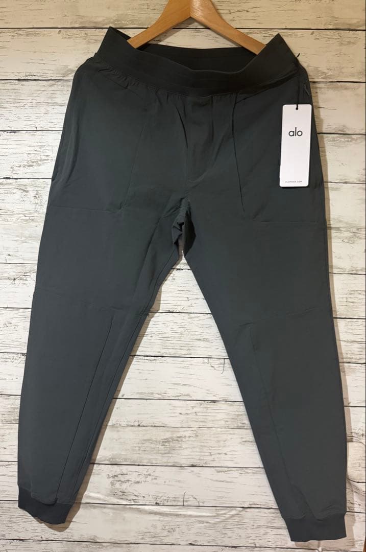 Alo(アロ)Co-Op Pant-Charcoal Green