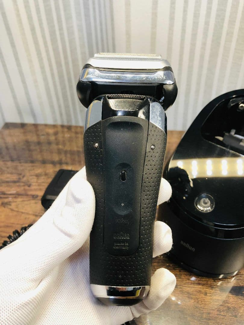 【美品】BRAUN S9 9095ccメンズ電気シェーバー ブラウンシェーバー