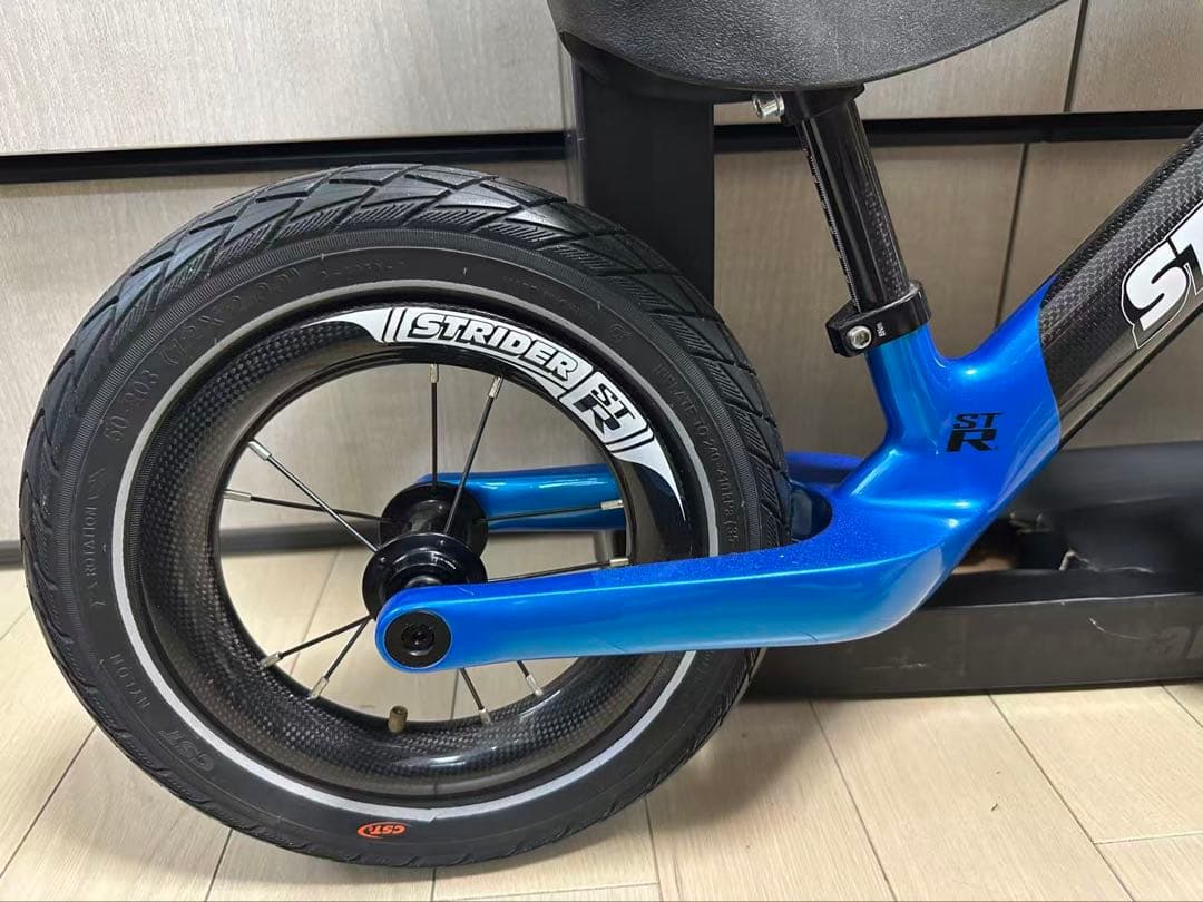 STRIDER ストライダー　数量限定　ST-R　カーボン　新品