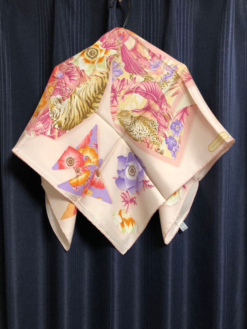 Salvatore Ferragamo 花柄スカーフ ピンク系