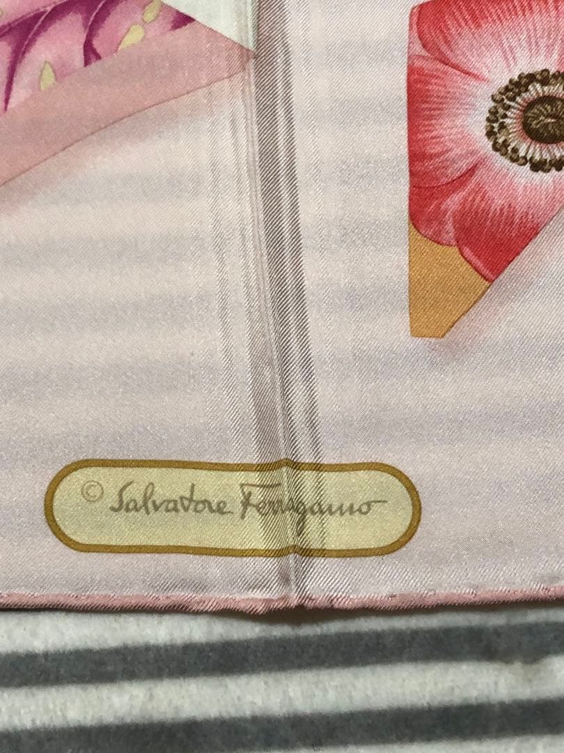 Salvatore Ferragamo 花柄スカーフ ピンク系