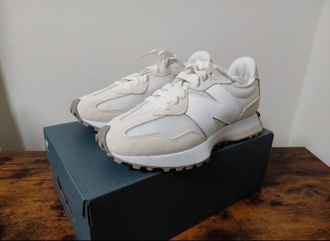 ★特価　新品 ニューバランス　スニーカー　U327　24.0cm　送料込