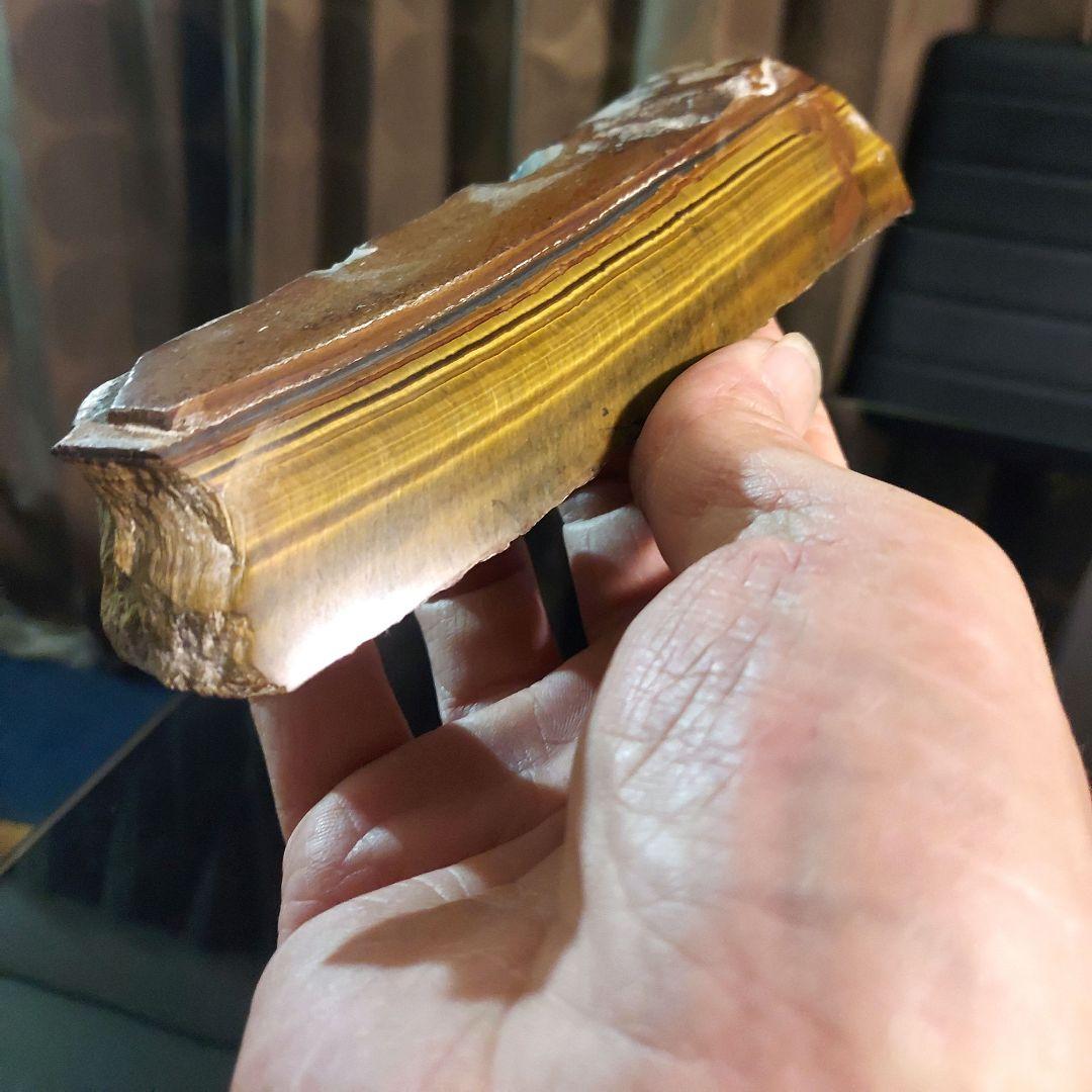 長い！シラーも綺麗な 虎目石 タイガーアイ 原石 1面磨き 290 - メルカリ