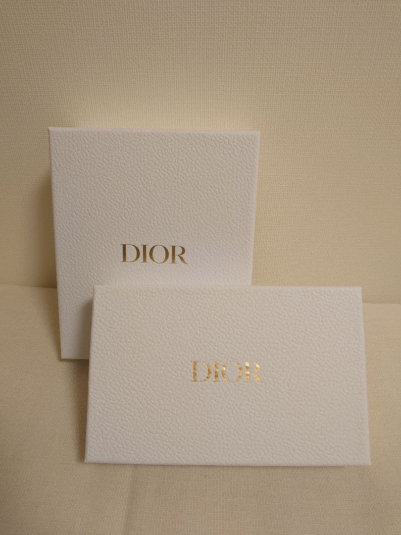 Dior プラチナ会員限定ノベルティ２セット（ヘアブラシのセット、扇子のセット）