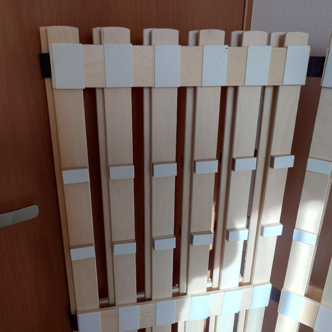 ニトリ すのこベッド ソルバ セミダブル ベルト1本切れ 01