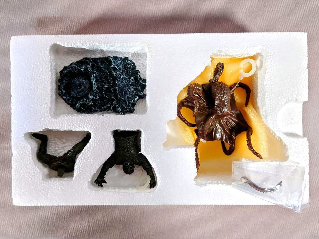 ゴジラ特撮大百科 DELUXE TDX003 ガイラ 対 海魔大ダコ イワクラ