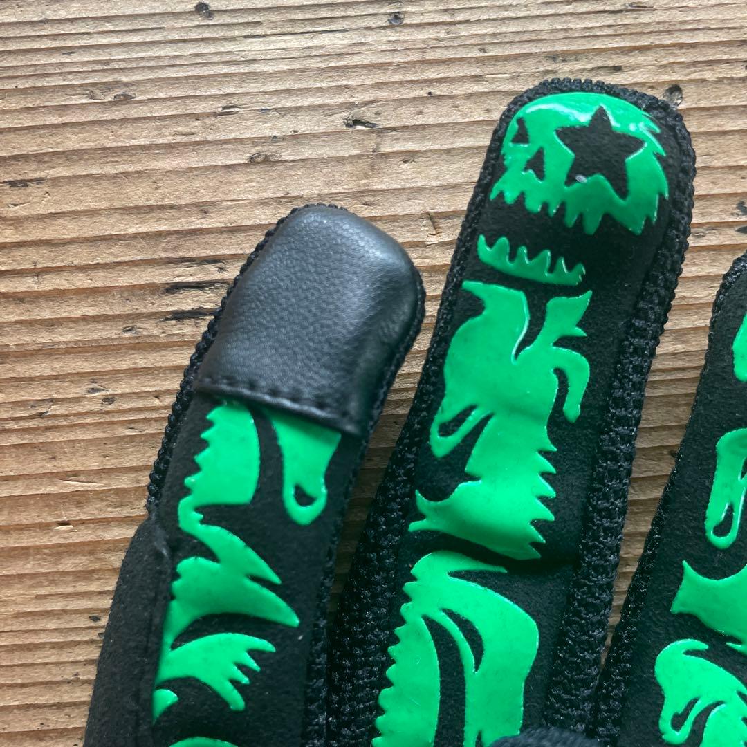 新品 サンタクルーズ x MxMxM スクリーミングハンドグローブ 黒緑