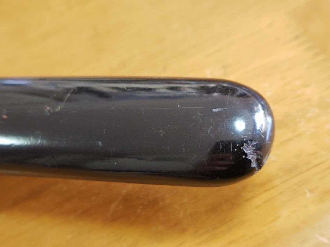 江戸期　黒漆塗鞘短刀拵、魚々子地縁頭金色絵、 虎図目貫、革巻き柄