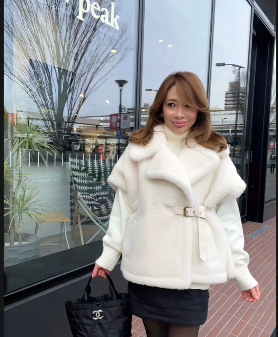 Mブローチ付き　テディベアケープ　ポンチョ