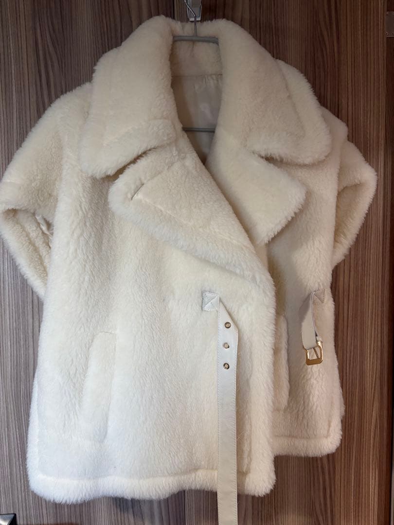 Mブローチ付き　テディベアケープ　ポンチョ