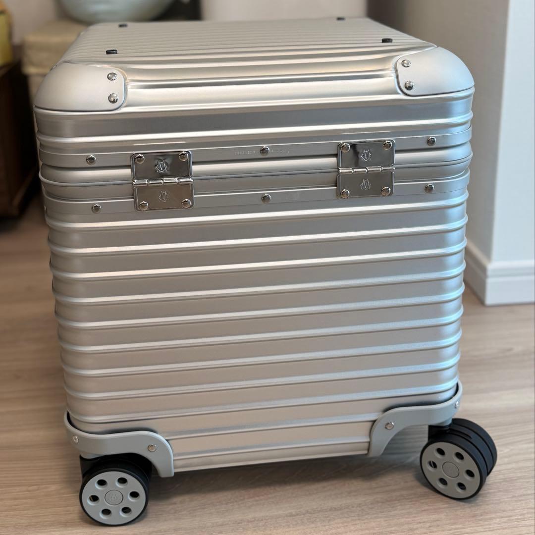 リモワ　RIMOWA Vitra ヴィトラ　アルミ製スツール 限定商品