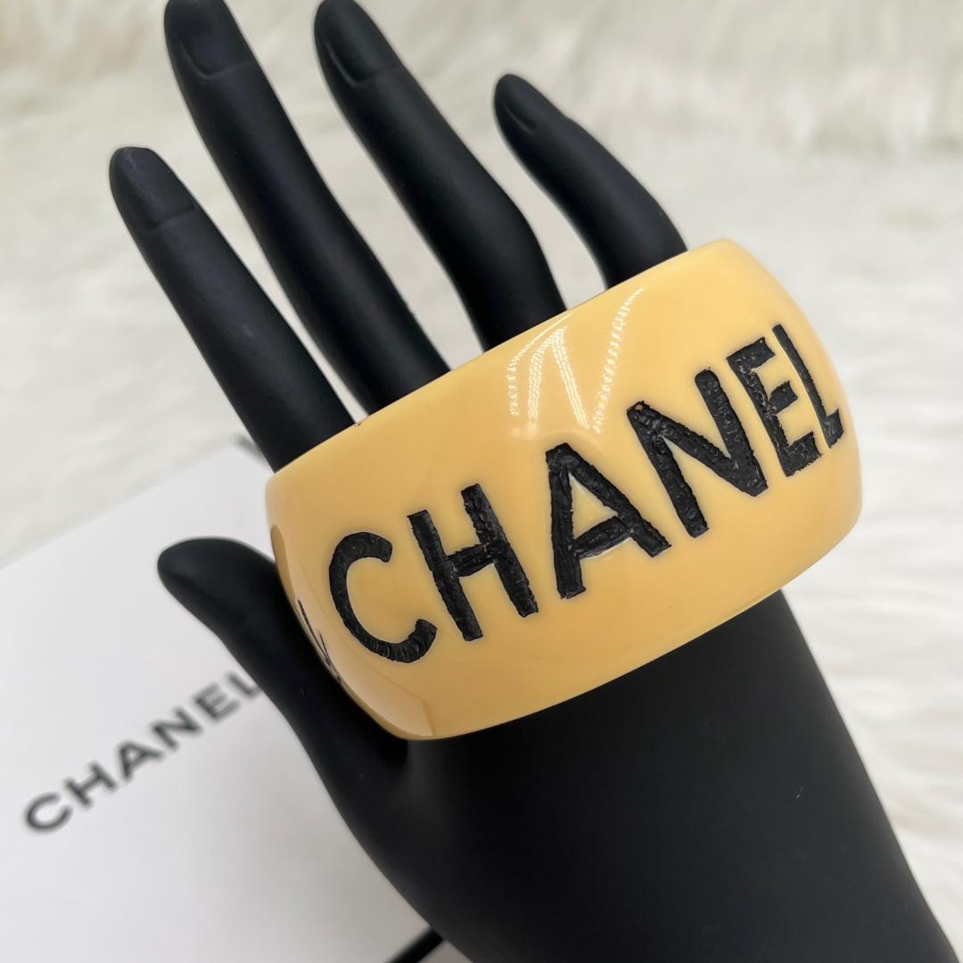 美品✨CHANEL ジェシカケーガンクッシュマン コラボバングル　稀少