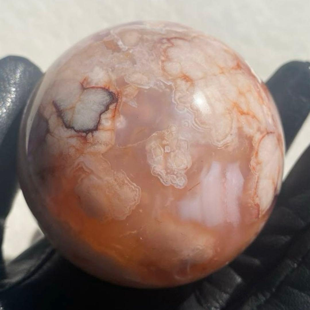 桜瑪瑙 カーネリアン 共生 スフィア フラワーアゲート 置物 64.6mm