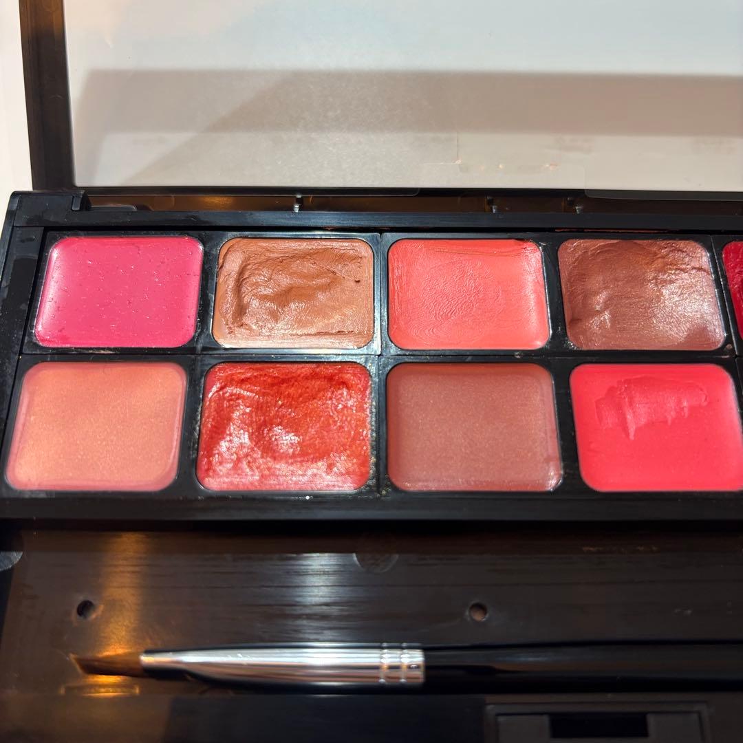 ワミレス　アイシャドウパレット36 ザ　リップス12 グロス　リップライナー付き