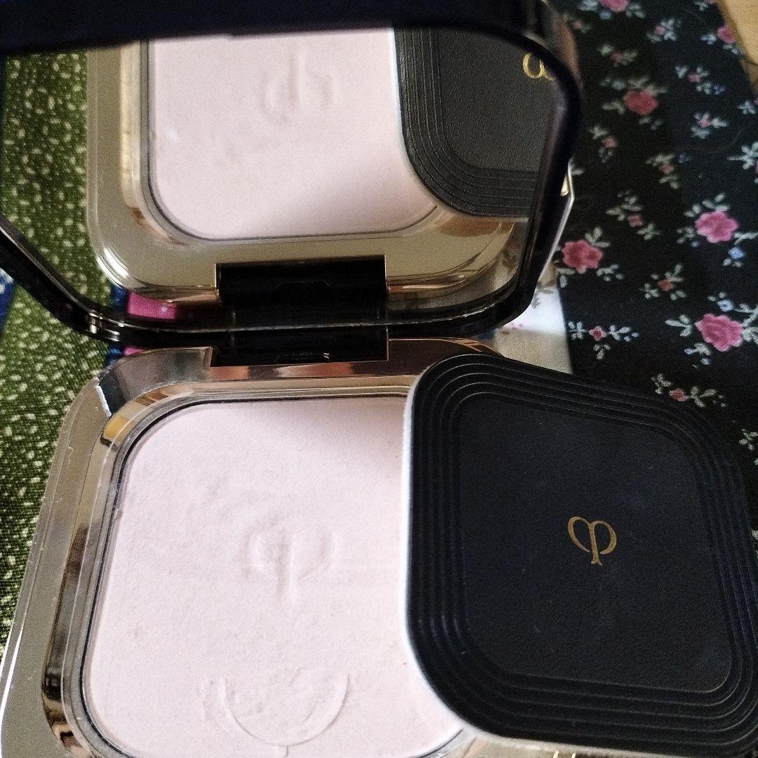 クレ・ド・ポーボーテ プードルコンパクトエサンシエルn　フェイスパウダー