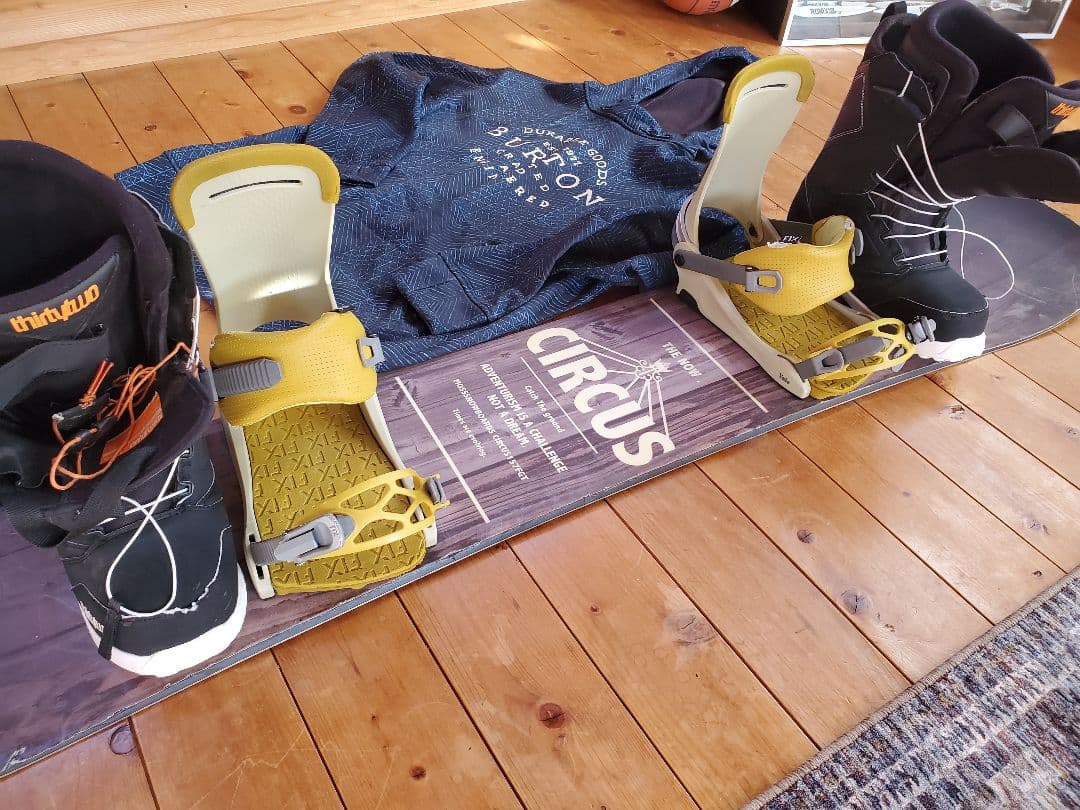 MOSS CIRCLE　FIX Yale　thirtytwo　BURTONセット