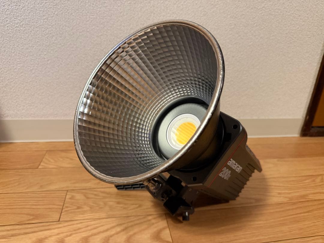 amaran 200x リフレクター付きライト + バッテリーステーション