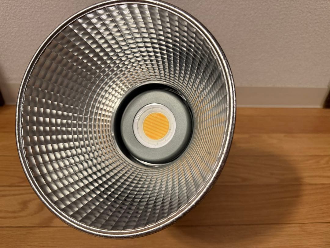 amaran 200x リフレクター付きライト + バッテリーステーション