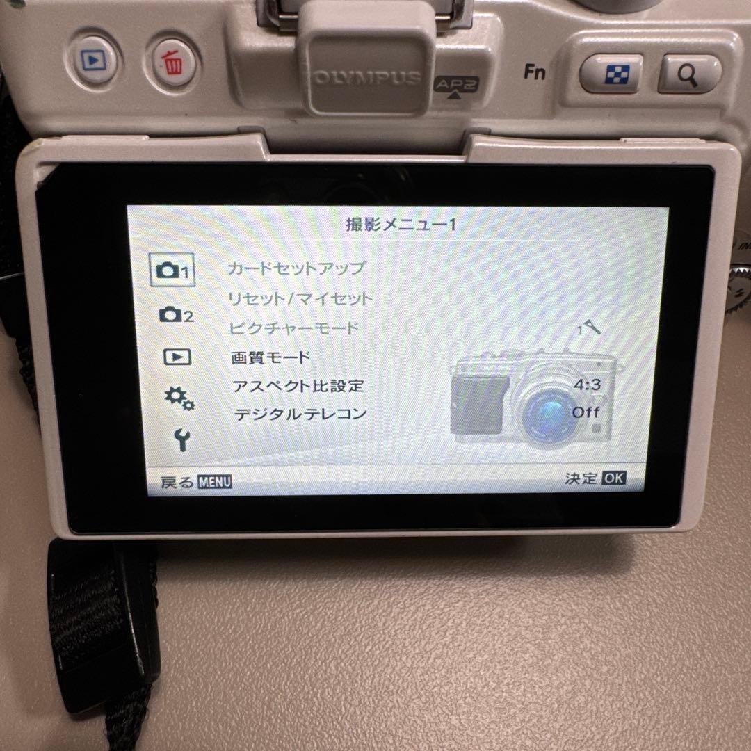 OLYMPUS E-PL6 ホワイト レンズ付き