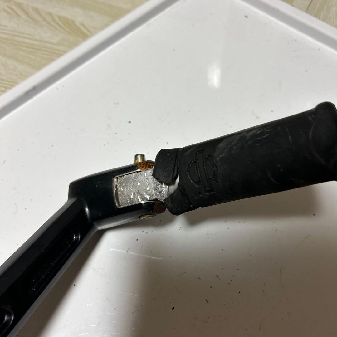 ハーレーダビッドソン スーパーグライドの後部座席用左フットレストブラケット撤去品