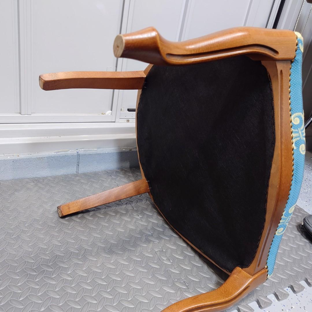 B568　英国アンティーク　ナーシングチェア 太鼓鋲 猫脚