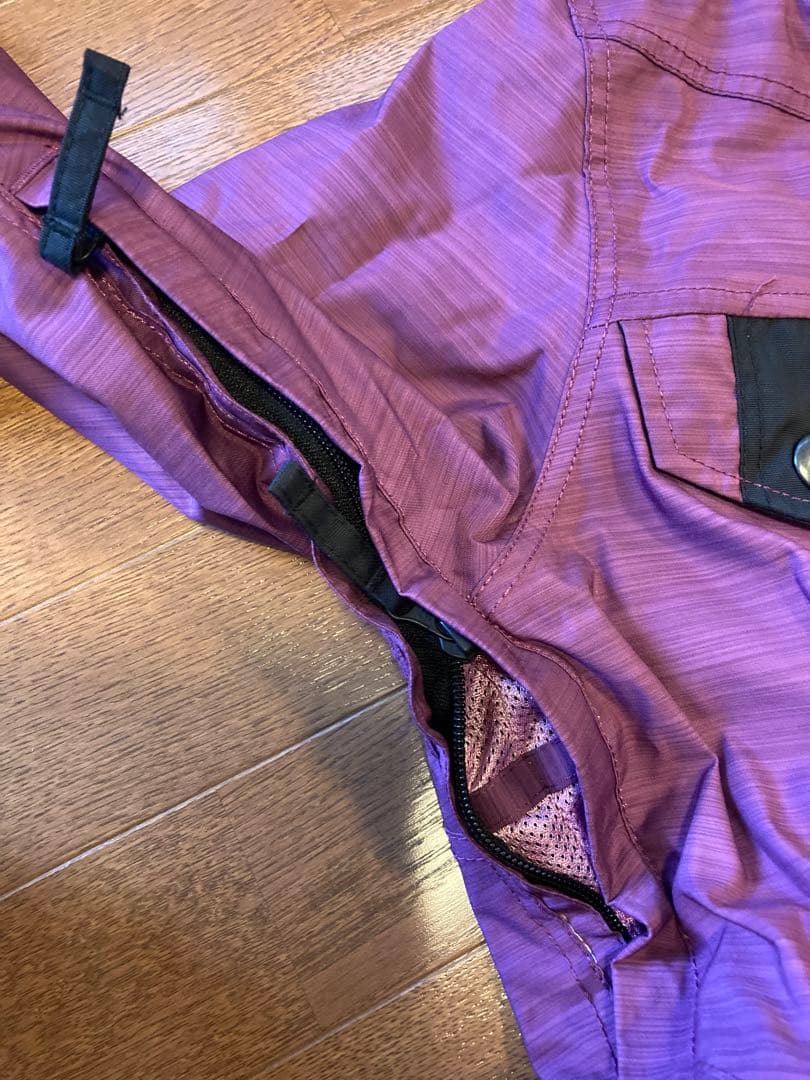 新品同様♪686￼レディース・スノボウェアMサイズ