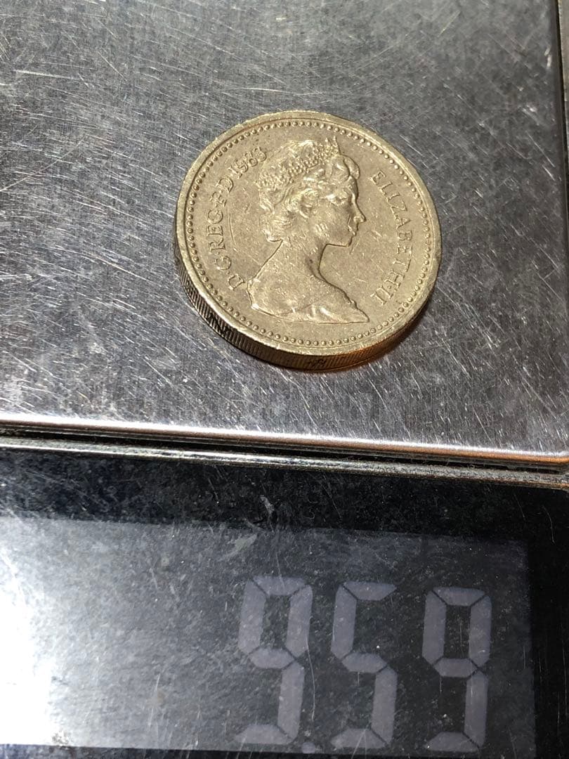 N4360【イギリス・発行最初年】1983年1ポンド 硬貨 古銭 コイン - メルカリ