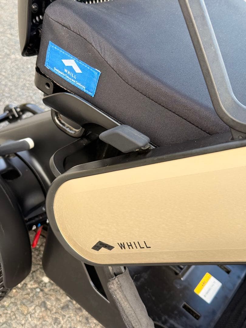 近畿配達は3千引 バッテリー2本♪ WHILL Model C 電動車椅 シニア