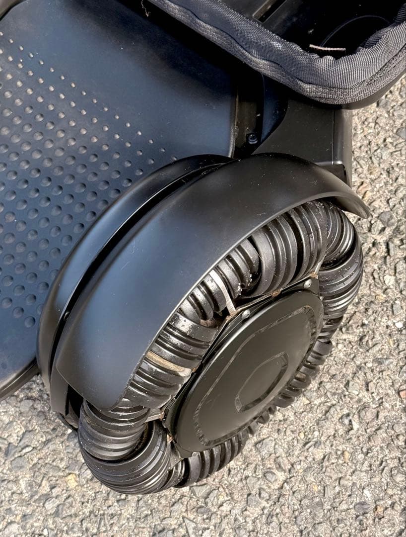 近畿配達は3千引 バッテリー2本♪ WHILL Model C 電動車椅 シニア