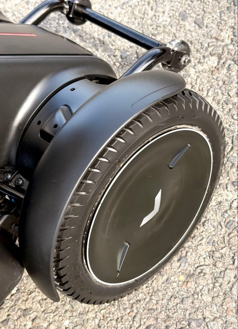 近畿配達は3千引 バッテリー2本♪ WHILL Model C 電動車椅 シニア