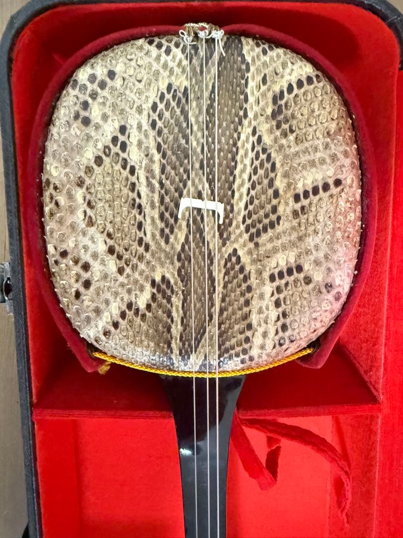 沖縄三線 弦楽器 和楽器 沖縄 ケース付き 三味線 民族楽器　現状品