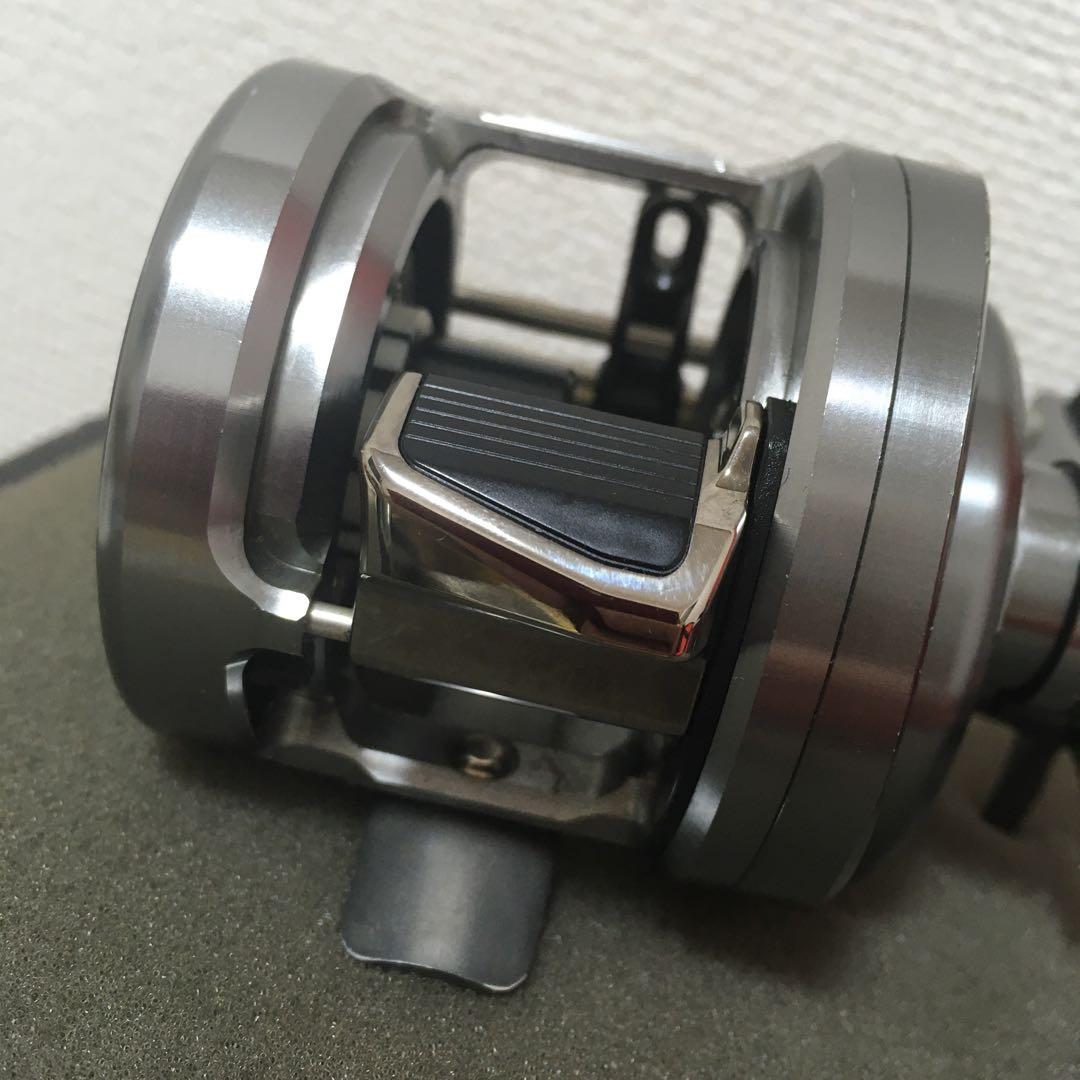 シマノ☆現行20カルカッタコンクエストDC200☆右巻き☆スプール無し☆K-28
