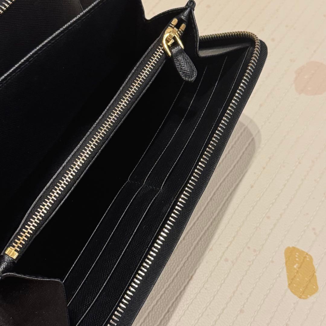 d*n様 PRADA プラダ 長財布 サフィアーノ ブラック 1M1188