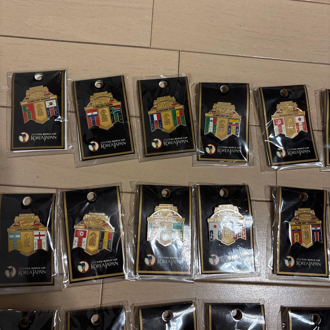 FIFA日韓ワールドカップ ピンバッジ48個セット