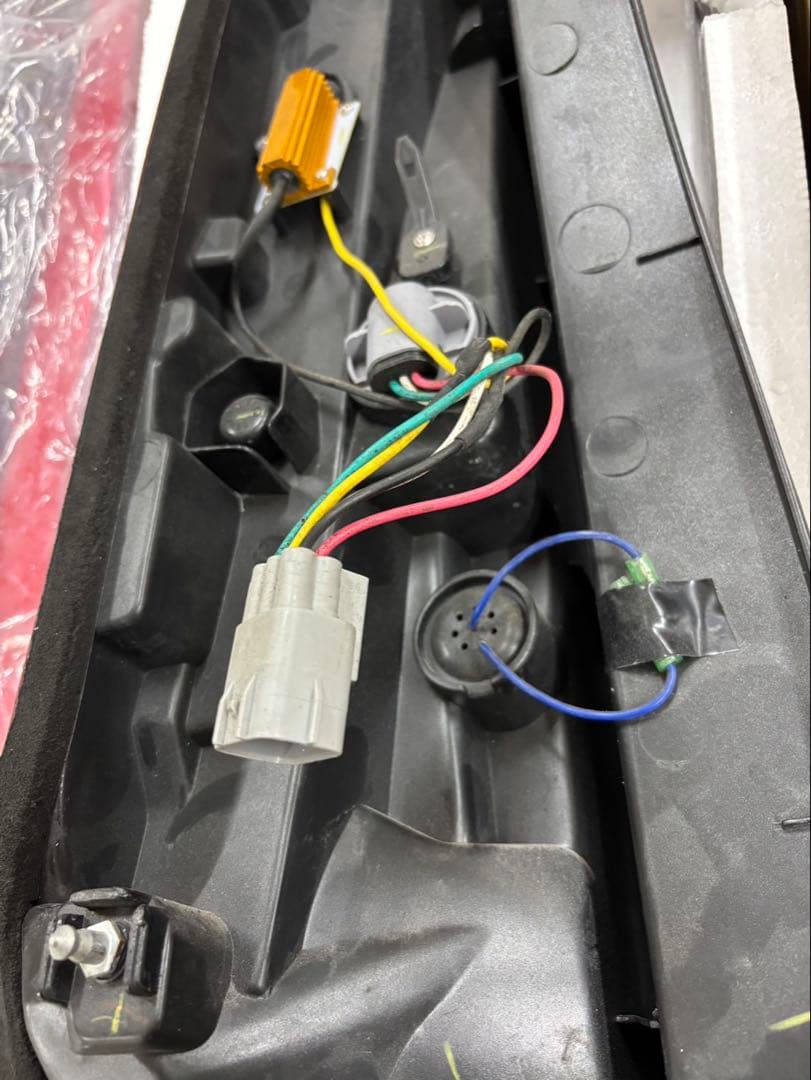 TOM'S トムス　テール　ノア　ヴォクシー