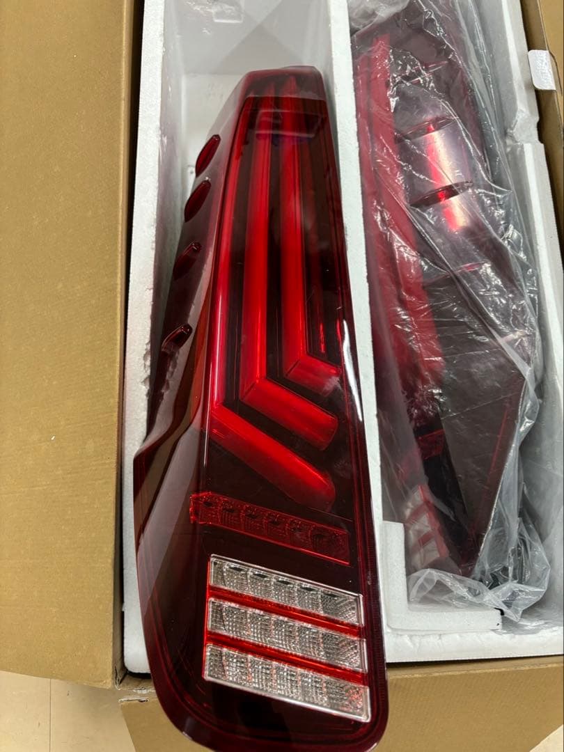 TOM'S トムス　テール　ノア　ヴォクシー