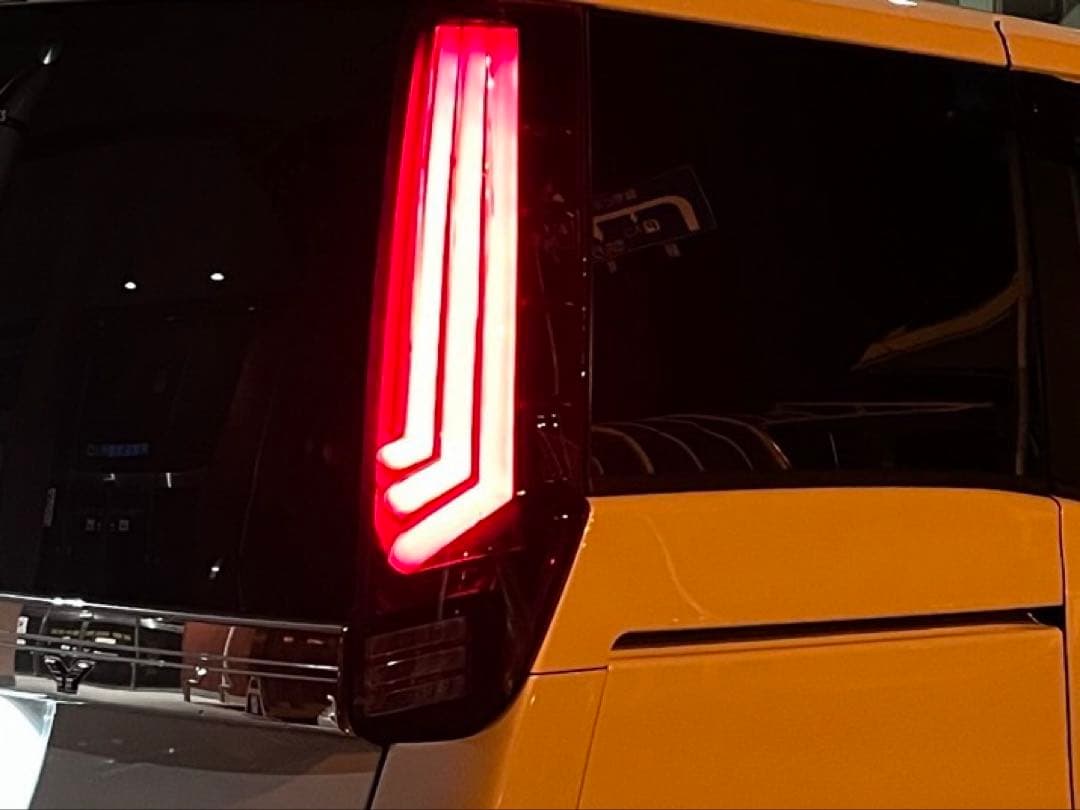 TOM'S トムス　テール　ノア　ヴォクシー