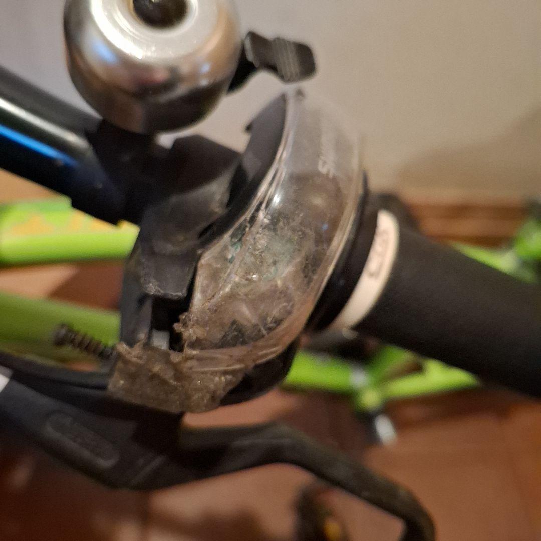 22インチ 横浜市 引き取り可能な方のみ 子供 自転車 黄緑 ヘルメット付き