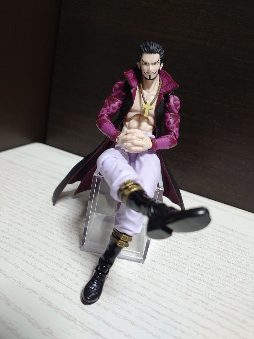 S.H.Figuarts ジュラキュール・ミホーク 鷹の目 ワンピースフィギュア