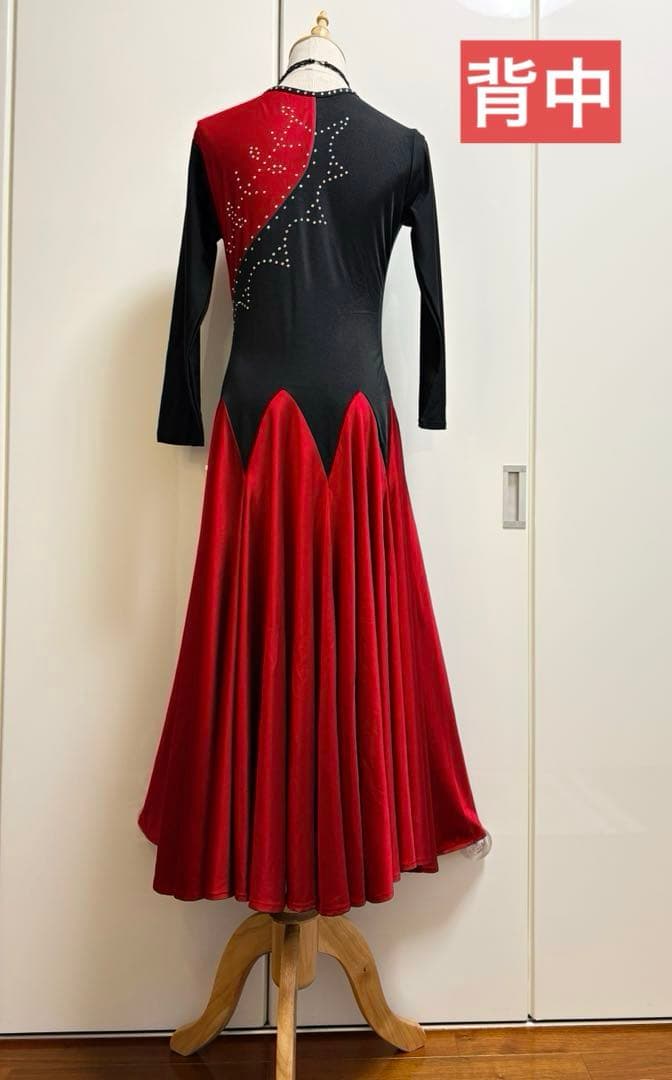 社交ダンス衣装　社交ダンスドレス　赤と黒、ビジューとフレアスカート