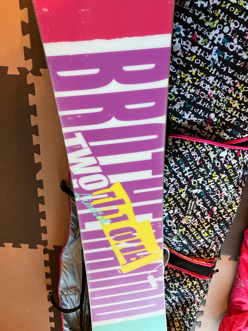 スノーボードウェアセット（ジャケット、パンツ、ブーツなど）、ニット帽子、ゴーグル